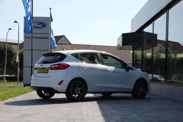 Ford Fiesta (2018) thumbnail 4