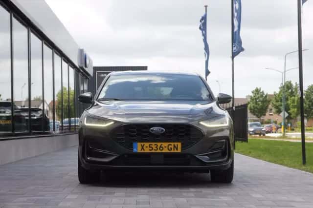 Ford Focus (2022) thumbnail 2