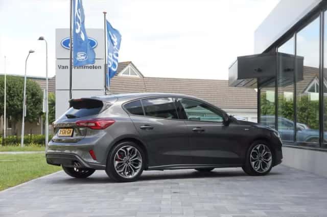 Ford Focus (2022) thumbnail 4