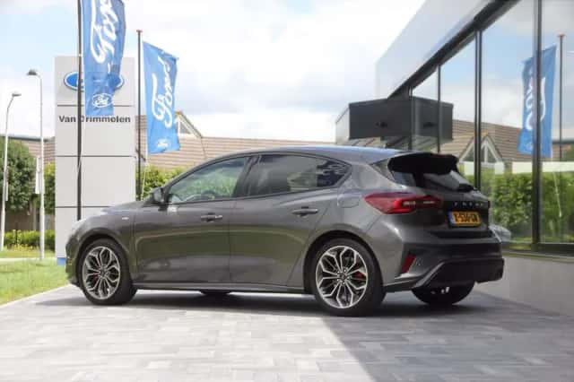 Ford Focus (2022) thumbnail 6