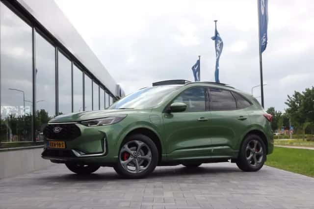 Ford Kuga (2024) thumbnail 1