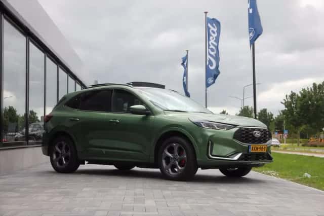 Ford Kuga (2024) thumbnail 3