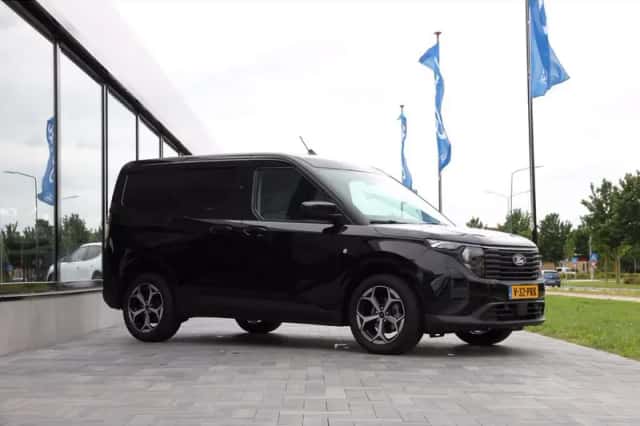 Ford Transit (2024) thumbnail 3