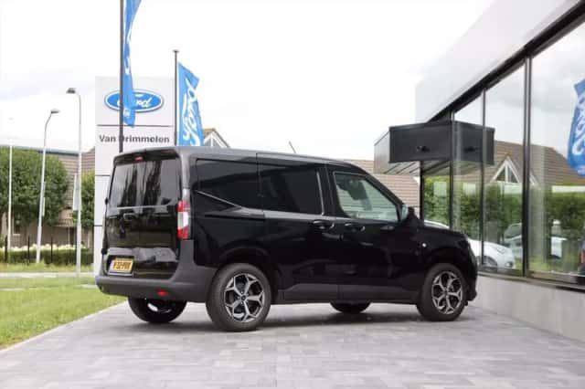 Ford Transit (2024) thumbnail 4