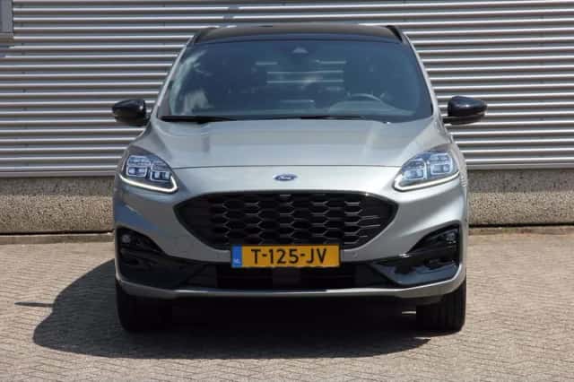 Ford Kuga (2023) thumbnail 2