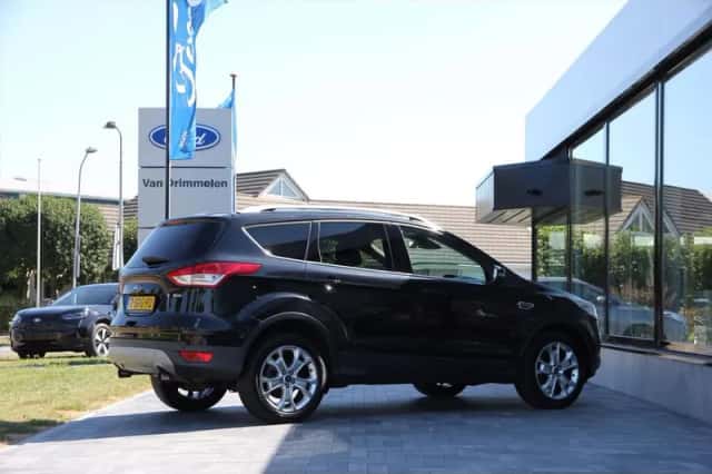 Ford Kuga (2013) thumbnail 4
