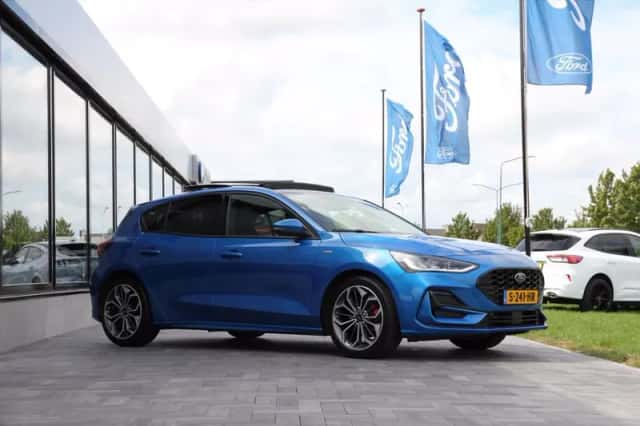 Ford Focus (2023) thumbnail 3
