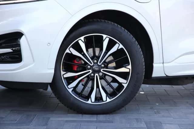 Ford Kuga (2022) thumbnail 2