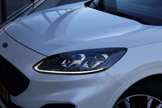 Ford Kuga (2022) thumbnail 3