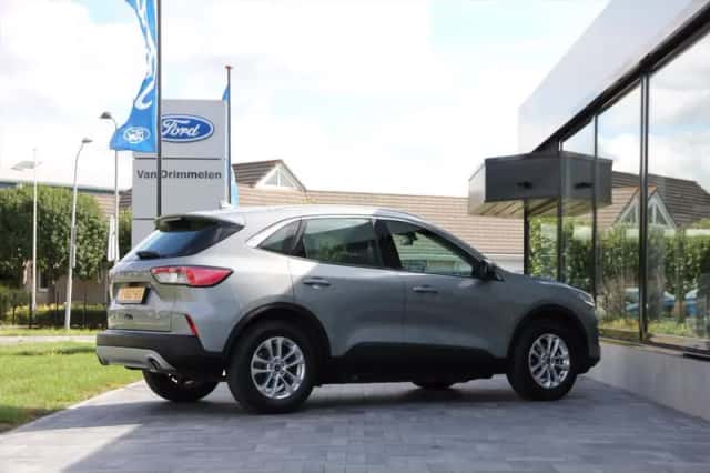 Ford Kuga (2023) thumbnail 4