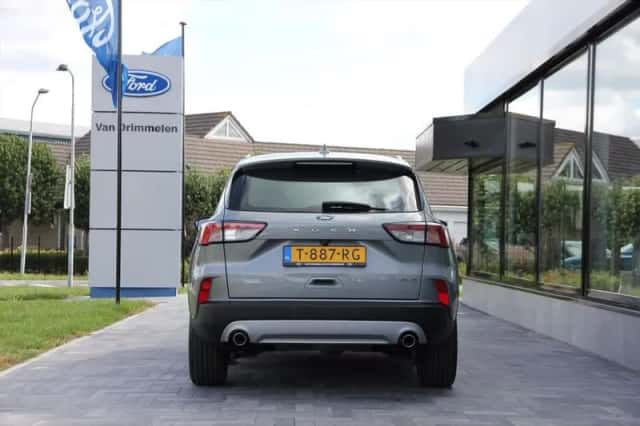 Ford Kuga (2023) thumbnail 5
