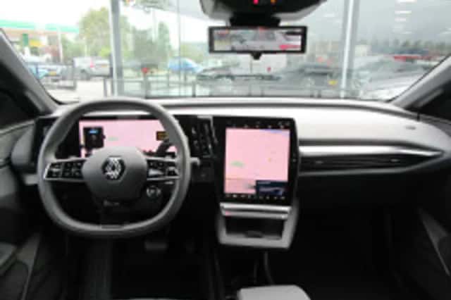 Renault Megane-e-tech (2022) thumbnail 3