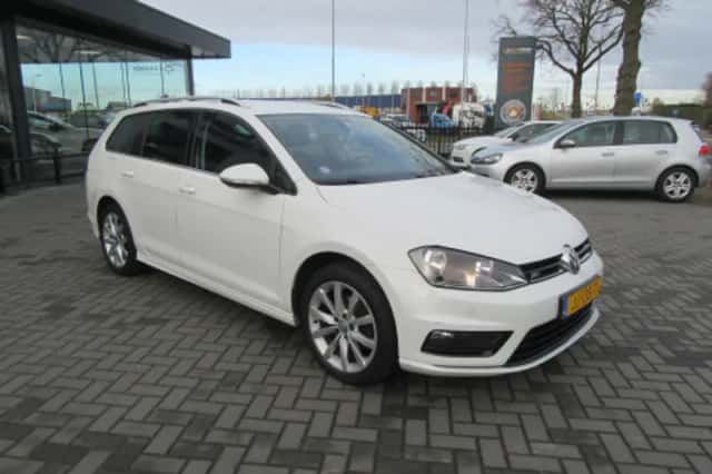 Volkswagen Golf (2016) thumbnail 2