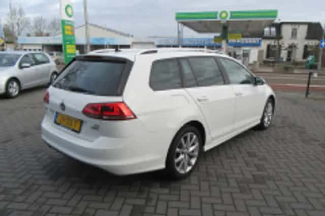 Volkswagen Golf (2016) thumbnail 4