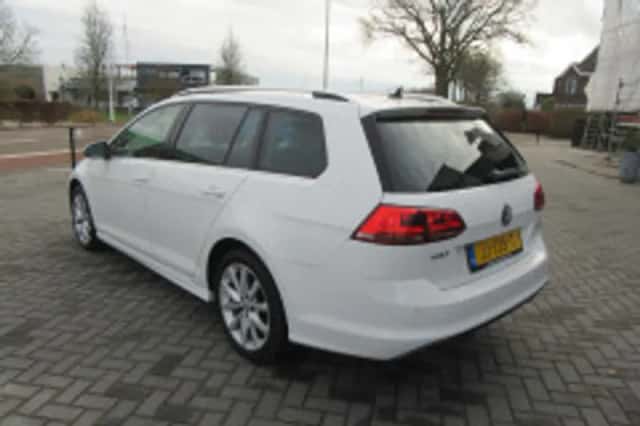 Volkswagen Golf (2016) thumbnail 5
