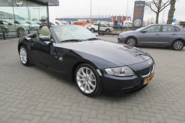 BMW Z4 (2009) thumbnail 2