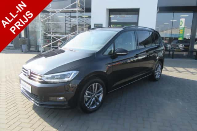 Volkswagen Touran (2024) thumbnail 1