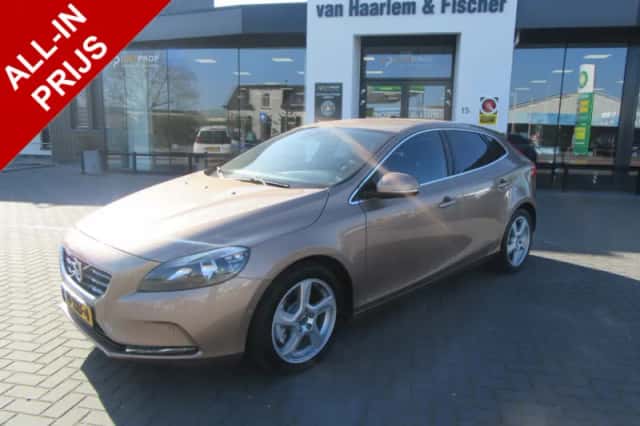 Volvo V40 (2012) thumbnail 1