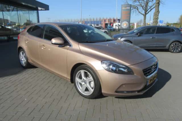 Volvo V40 (2012) thumbnail 2