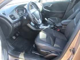 Volvo V40 (2012) thumbnail 15