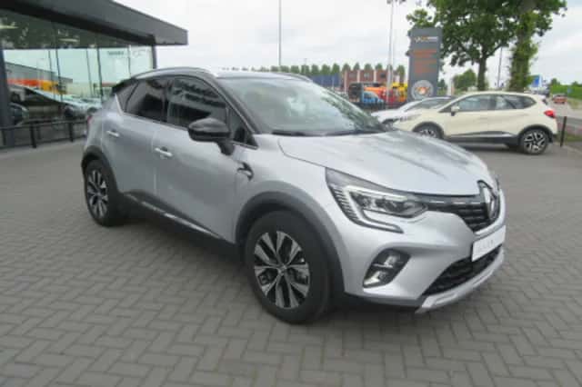 Renault Captur (2024) thumbnail 2