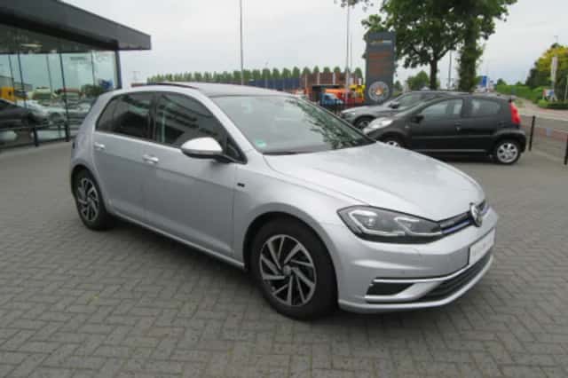 Volkswagen Golf (2018) thumbnail 2