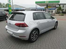 Volkswagen Golf (2018) thumbnail 4