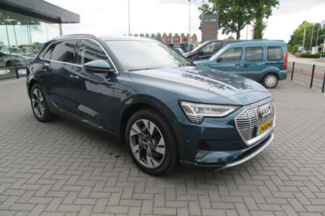 Audi e-tron (2019) thumbnail 2