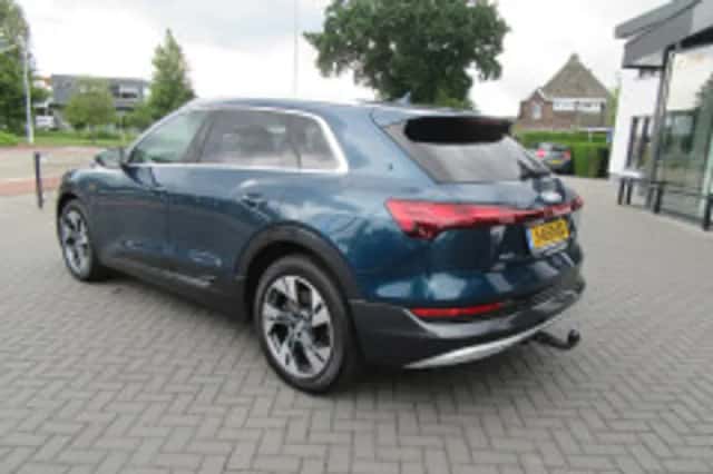 Audi e-tron (2019) thumbnail 5