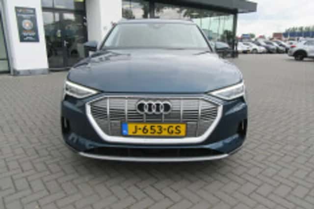 Audi e-tron (2019) thumbnail 6