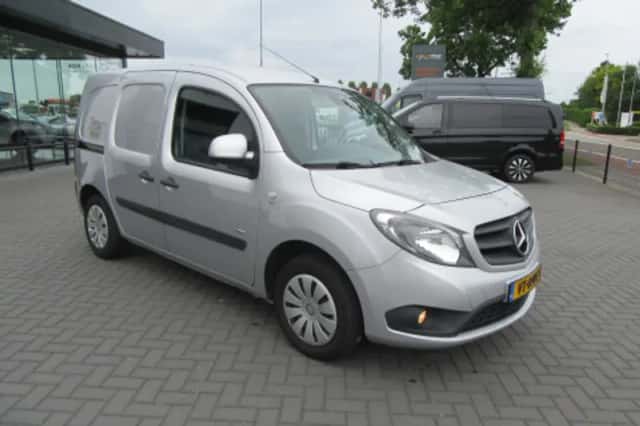 Mercedes-Benz Citan (2016) thumbnail 2