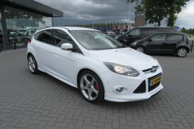 Ford Focus (2013) thumbnail 2