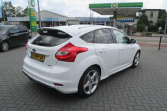 Ford Focus (2013) thumbnail 4