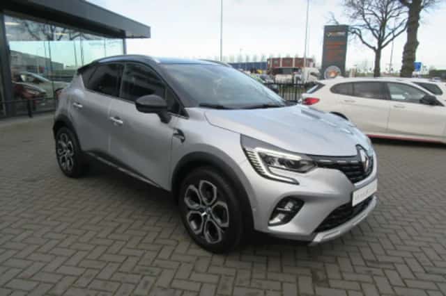 Renault Captur (2021) thumbnail 2