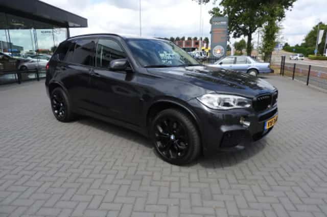 BMW X5 (2018) thumbnail 2