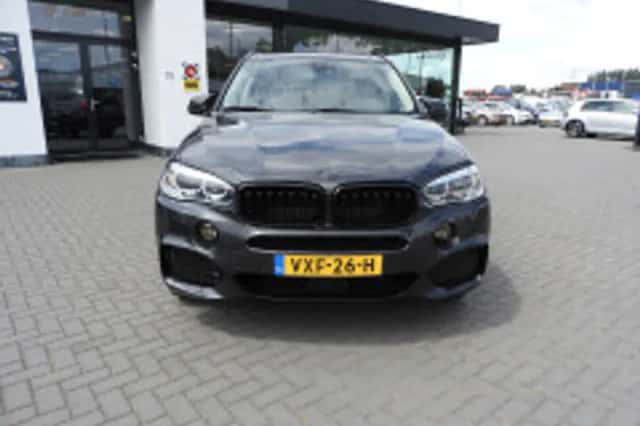 BMW X5 (2018) thumbnail 6