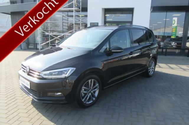 Volkswagen Touran (2024) thumbnail 1
