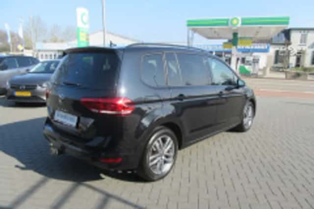 Volkswagen Touran (2024) thumbnail 4