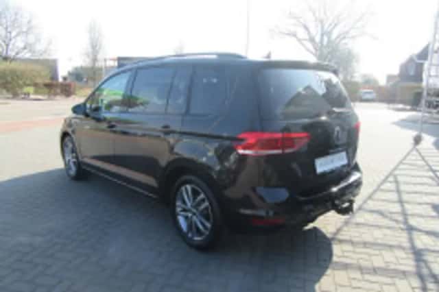 Volkswagen Touran (2024) thumbnail 5