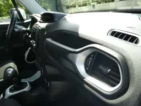 Jeep Renegade (2016) thumbnail 11