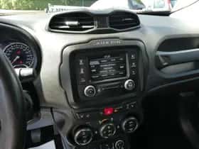 Jeep Renegade (2016) thumbnail 17