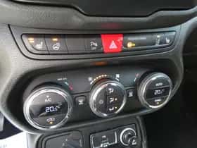 Jeep Renegade (2016) thumbnail 18