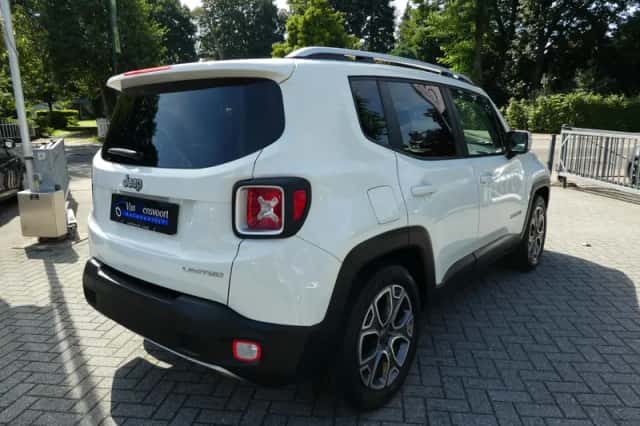 Jeep Renegade (2016) thumbnail 3
