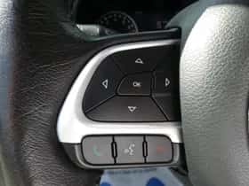 Jeep Renegade (2016) thumbnail 30