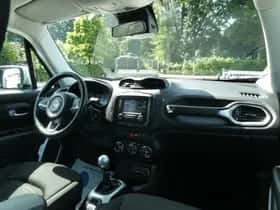 Jeep Renegade (2016) thumbnail 8