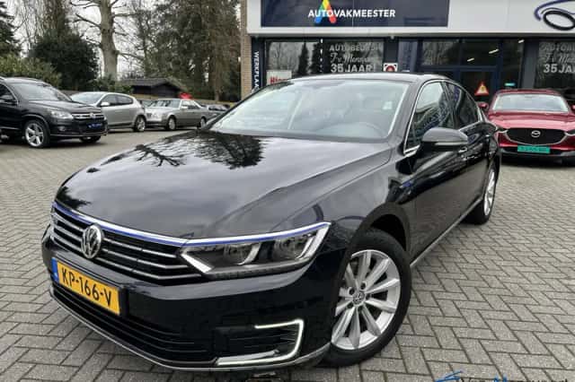 Volkswagen Passat (2016) thumbnail 1