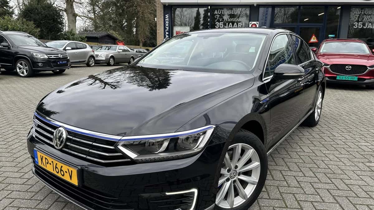 Volkswagen Passat (2016) — foto 1