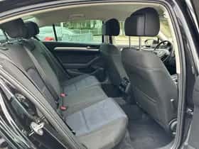 Volkswagen Passat (2016) thumbnail 19