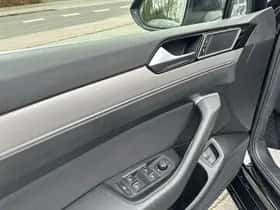 Volkswagen Passat (2016) thumbnail 21