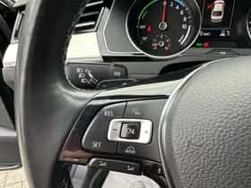 Volkswagen Passat (2016) thumbnail 29